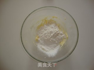 香甜柔软的黑芝麻鸡蛋卷的做法步骤：2