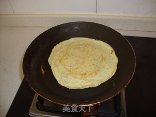 香甜柔软的黑芝麻鸡蛋卷的做法步骤：8