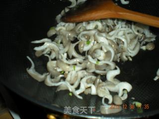 平菇炖豆腐的做法步骤：3
