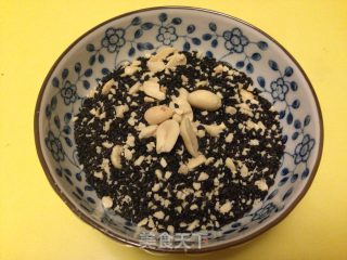 黑芝麻花生糖的做法步骤：1