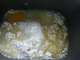 蓝莓果酱面包的做法步骤：1