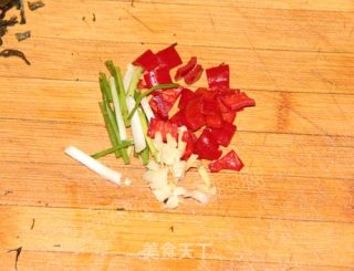 梅菜炒香芹的做法步骤：4