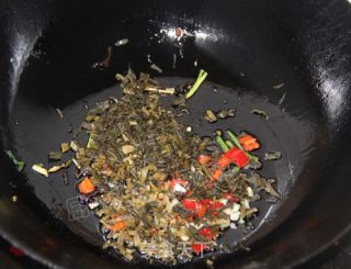 梅菜炒香芹的做法步骤：7