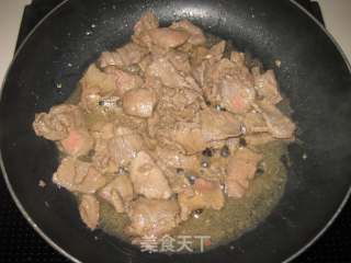 牛肉片炒佛手瓜的做法步骤：5