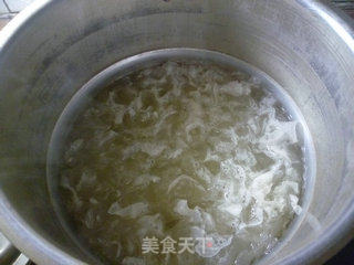 冰糖枸杞银耳汤的做法步骤：8