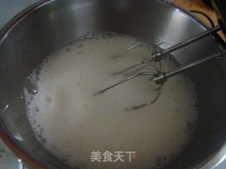 蔓越莓戚风蛋糕卷的做法步骤：4