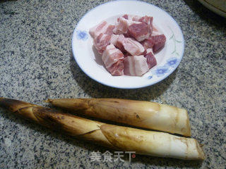 雷笋烧五花肉的做法步骤：1