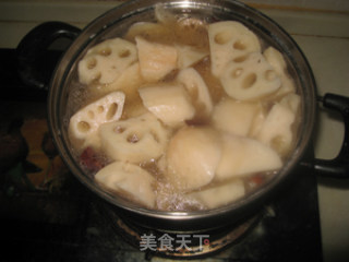 湖北襄阳过年餐桌上离不开的炖菜【莲藕炖排骨】的做法步骤：5
