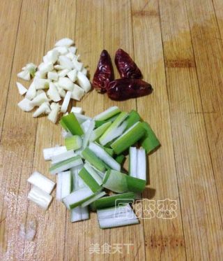 芹菜香干的做法步骤：3