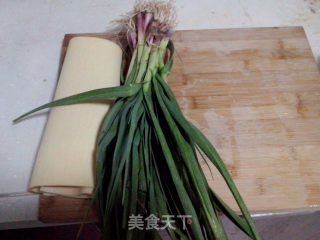 大葱炒豆皮的做法步骤：1
