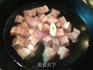 虎皮鹌鹑蛋红烧肉的做法步骤：1
