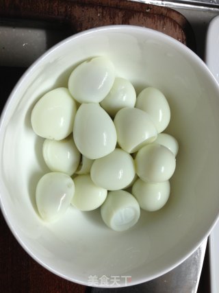 虎皮鹌鹑蛋红烧肉的做法步骤：2
