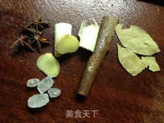 虎皮鹌鹑蛋红烧肉的做法步骤：5