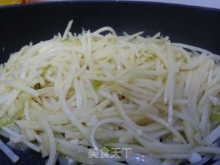 清炒土豆丝的做法步骤：3