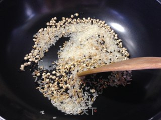 炒米刮油腊八粥的做法步骤：5