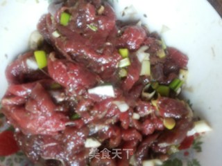 孜然牛肉的做法步骤：2