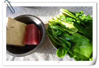 菠菜咕嘟豆腐的做法步骤：1