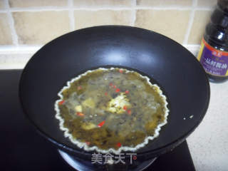 橄榄菜炒鸡蛋的做法步骤：3