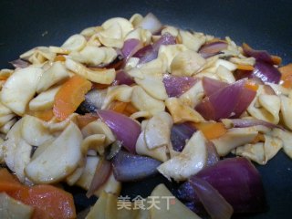 杏鲍菇小炒的做法步骤：4