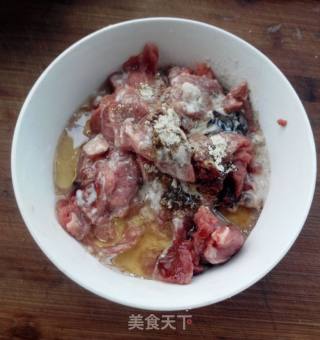 葱爆牛肉的做法步骤：3