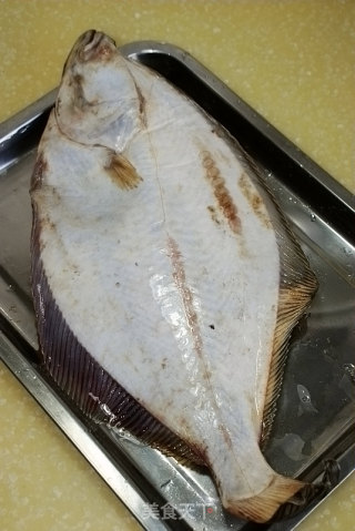 红红火火、年年有“鱼”之新年第一餐---[蒜蓉辣酱烧偏口鱼]的做法步骤：1