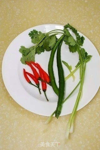 红红火火、年年有“鱼”之新年第一餐---[蒜蓉辣酱烧偏口鱼]的做法步骤：3