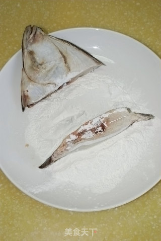 红红火火、年年有“鱼”之新年第一餐---[蒜蓉辣酱烧偏口鱼]的做法步骤：6