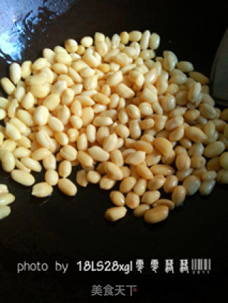 自制美味零食：麻辣花生的做法步骤：4