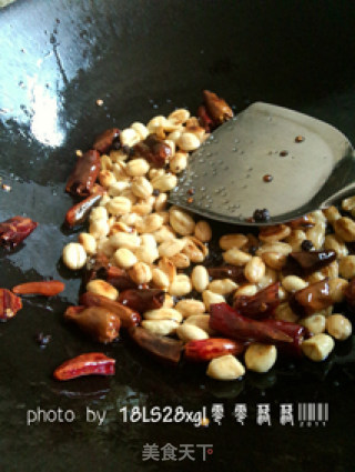 自制美味零食：麻辣花生的做法步骤：8