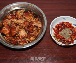 孜然辣子鸡的做法步骤：1