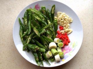 青椒豆豉炒牛肉丝的做法步骤：2