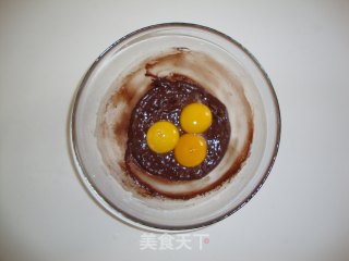 6寸巧克力戚风蛋糕的做法步骤：5