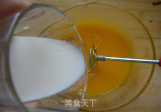 【巧克力戚风蛋卷】的做法步骤：5
