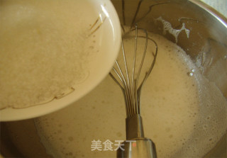 【巧克力戚风蛋卷】的做法步骤：9
