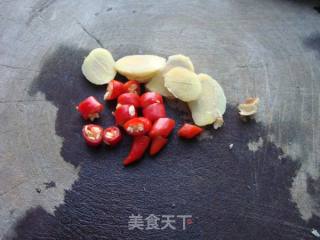 酸笋烧罗非鱼的做法步骤：2