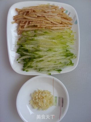 萝卜鱼饼汤的做法步骤：2