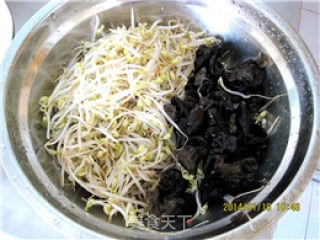 蚝油木耳凉拌豆芽的做法步骤：5
