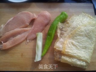 脆皮鸡肉卷的做法步骤：1
