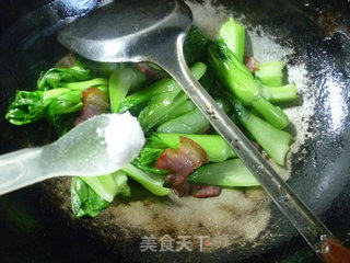 腊肉炒菜心的做法步骤：4