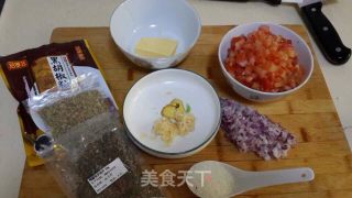 黑椒鸡丁什锦披萨（包括面饼、披萨酱超详细的图文制作过程）的做法步骤：9