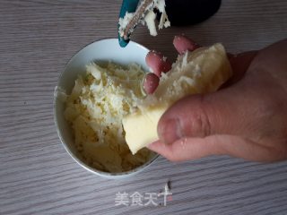黑椒鸡丁什锦披萨（包括面饼、披萨酱超详细的图文制作过程）的做法步骤：18