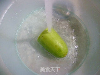 虾皮炒西葫芦的做法步骤：2