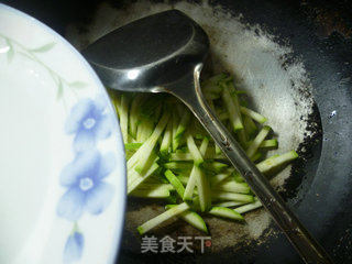 虾皮炒西葫芦的做法步骤：4