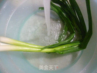 大蒜炒油条的做法步骤：2