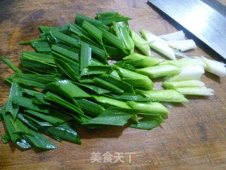大蒜炒油条的做法步骤：3
