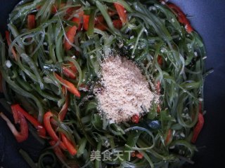 苏籽粉炒海带梗的做法步骤：4