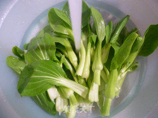 黑木耳黄花菜炒菜心的做法步骤：2
