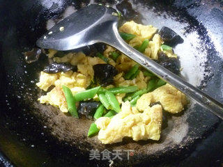 梅豆黑木耳炒鸡蛋的做法步骤：10