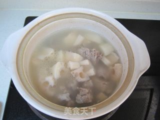 莲藕排骨汤的做法步骤：4