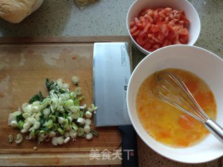 西红柿鸡蛋面（营养美味快手餐）的做法步骤：1